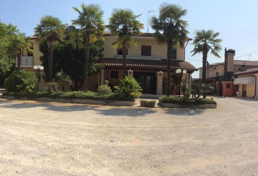 בית מלון כפרי Pizzeria Ristorante Al Leone