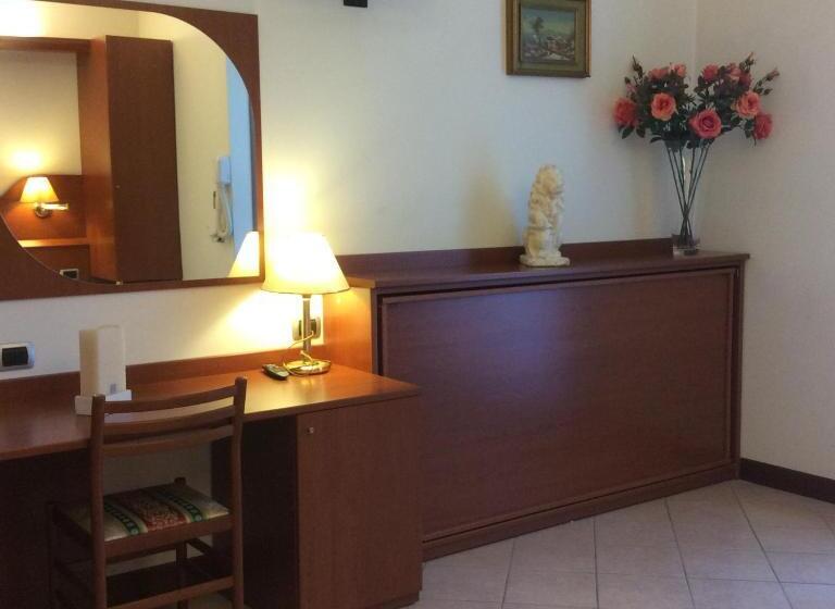 בית מלון כפרי Pizzeria Ristorante Al Leone