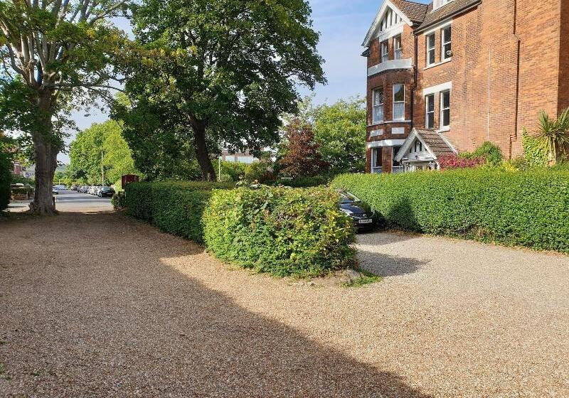 בית מלון כפרי The Wycliffe