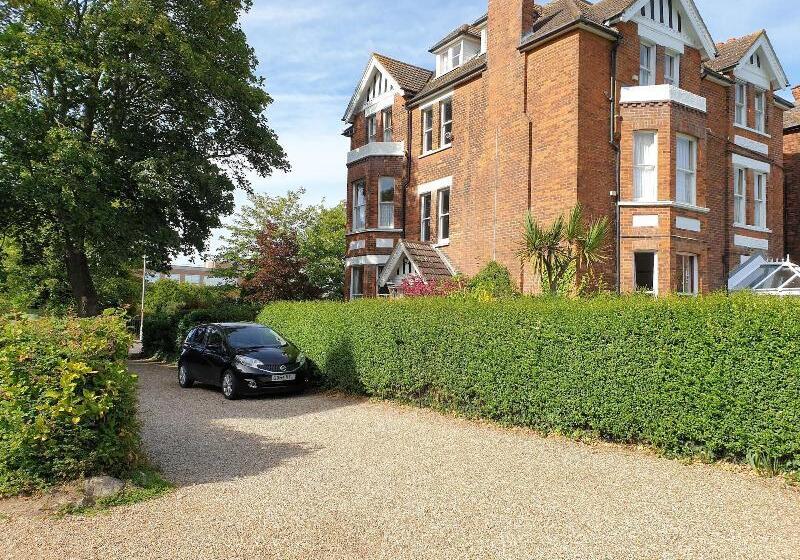 בית מלון כפרי The Wycliffe