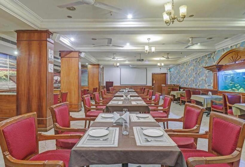 ホテル Treebo Komfort Suites, 3 Km From Mysore Palace