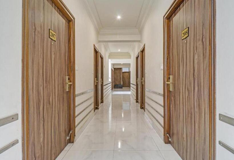 ホテル Treebo Komfort Suites, 3 Km From Mysore Palace