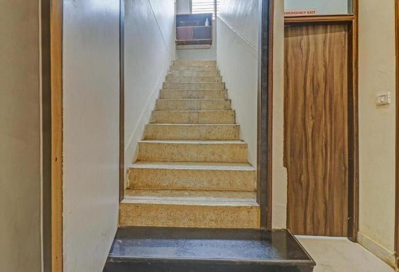 ホテル Treebo Komfort Suites, 3 Km From Mysore Palace