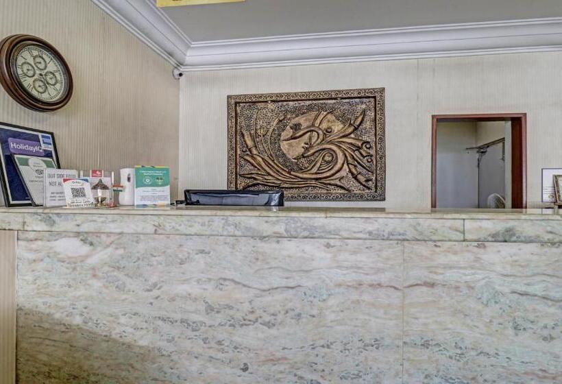 ホテル Treebo Komfort Suites, 3 Km From Mysore Palace