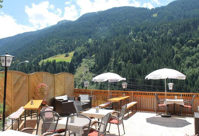 فندق Vallüla