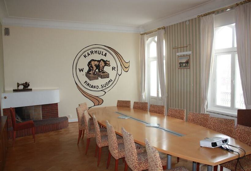 Kartanohotelli Karhulan Hovi