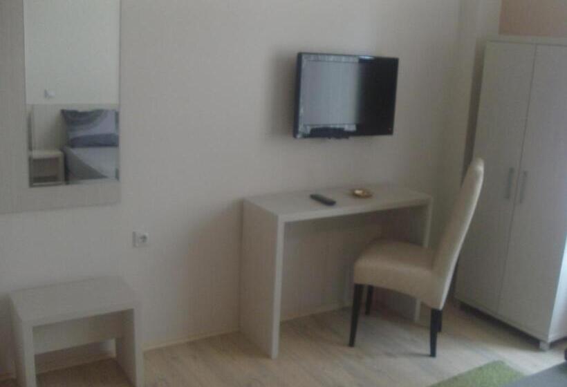 Linda Bed And Breakfast