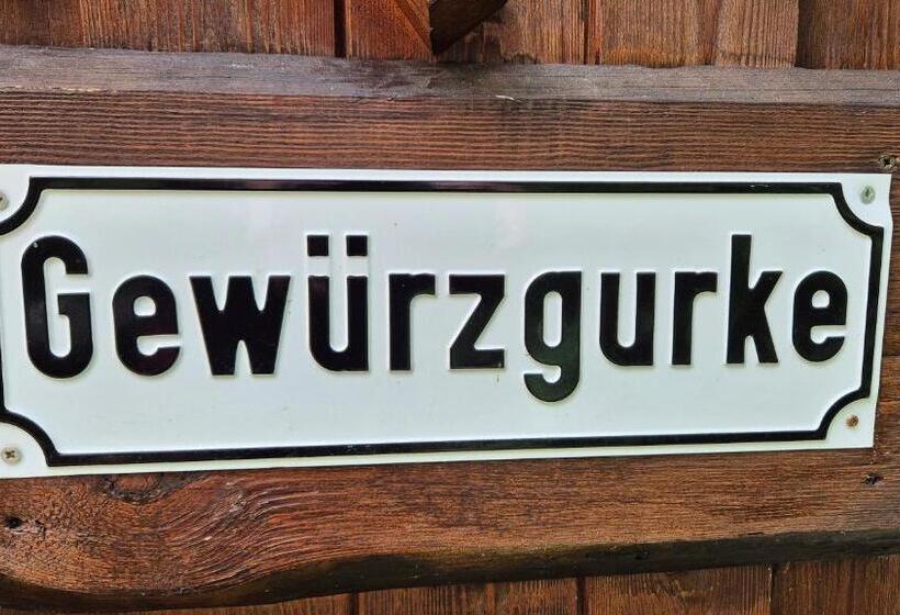 Mini Hotel übernachten Im Gurkenfass