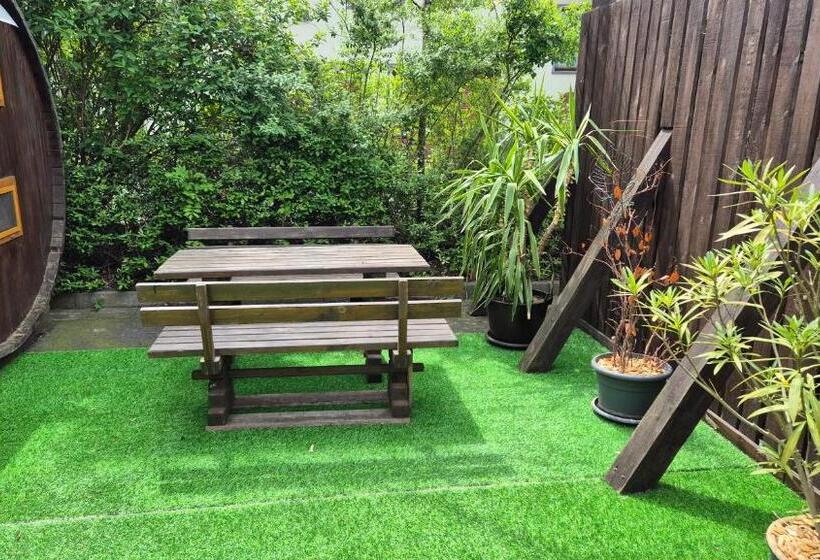 Mini Hotel übernachten Im Gurkenfass