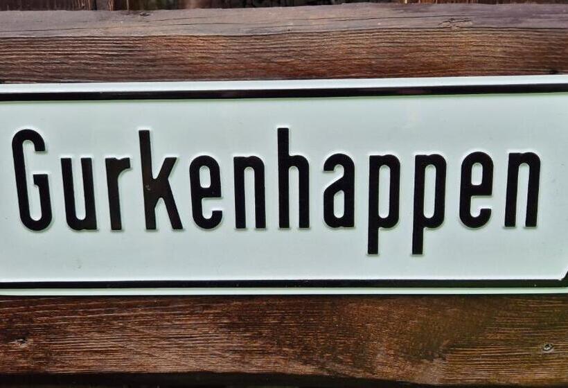 Mini Hotel übernachten Im Gurkenfass