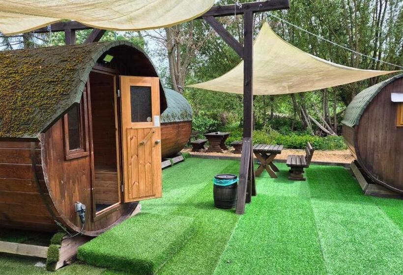 Mini Hotel übernachten Im Gurkenfass