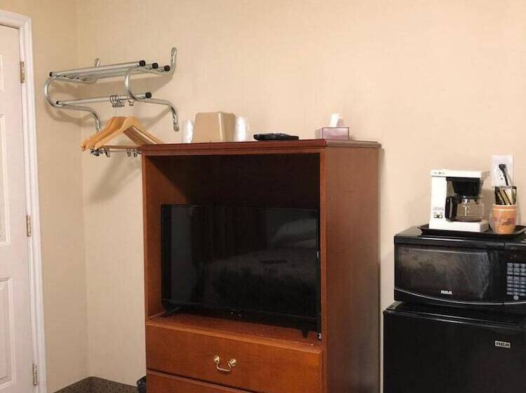 فندق على الطريق Royal Napanee Inn