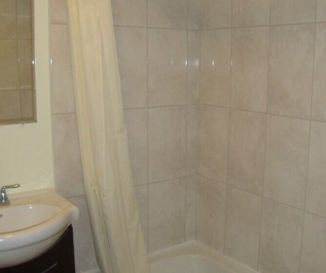 فندق على الطريق Royal Napanee Inn