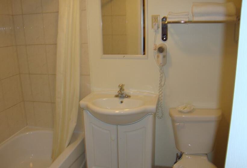 فندق على الطريق Royal Napanee Inn