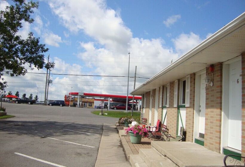 فندق على الطريق Royal Napanee Inn