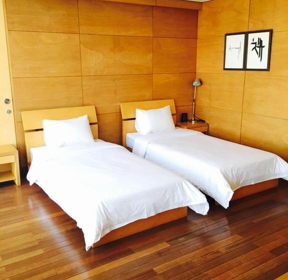 הוסטל Guesthouse Jijihyang