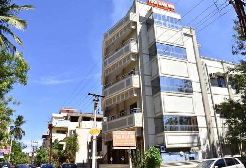 הוסטל Yogiram Inn