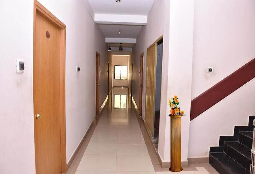 فندق صغير Yogiram Inn