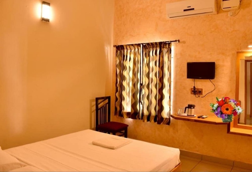 הוסטל Yogiram Inn