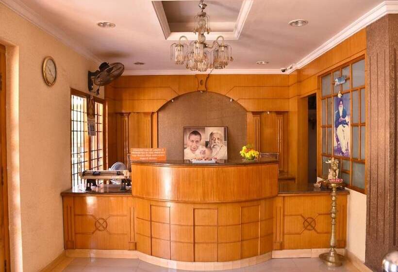 فندق صغير Yogiram Inn