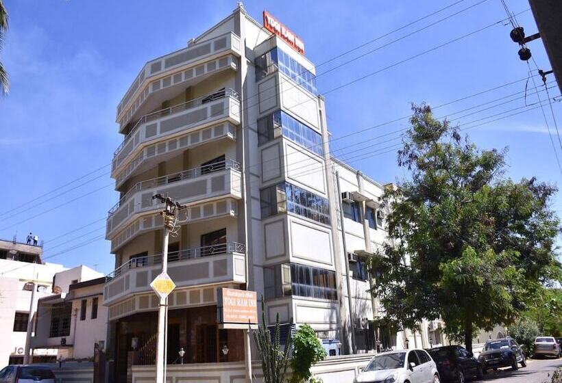 فندق صغير Yogiram Inn