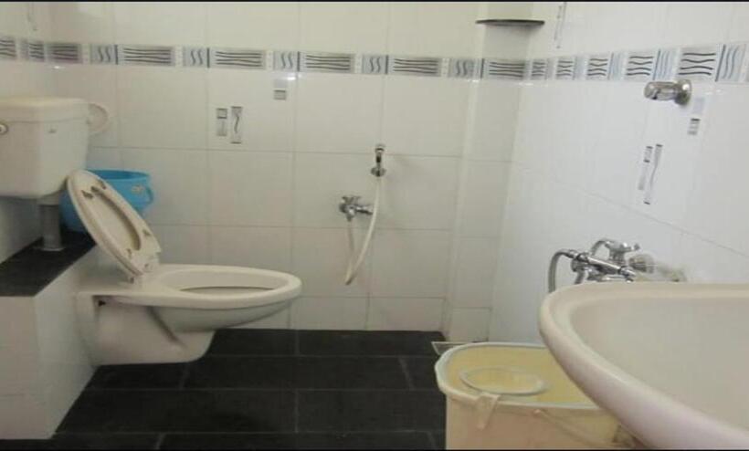 فندق صغير Yogiram Inn