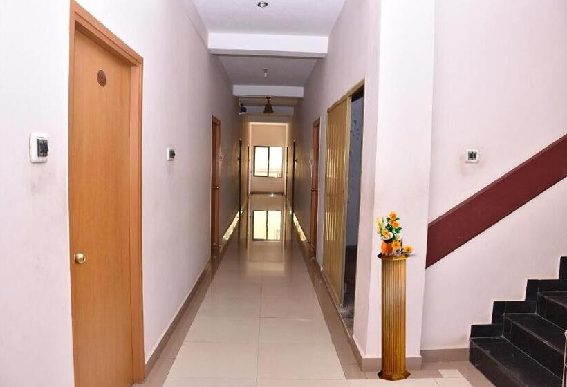 فندق صغير Yogiram Inn