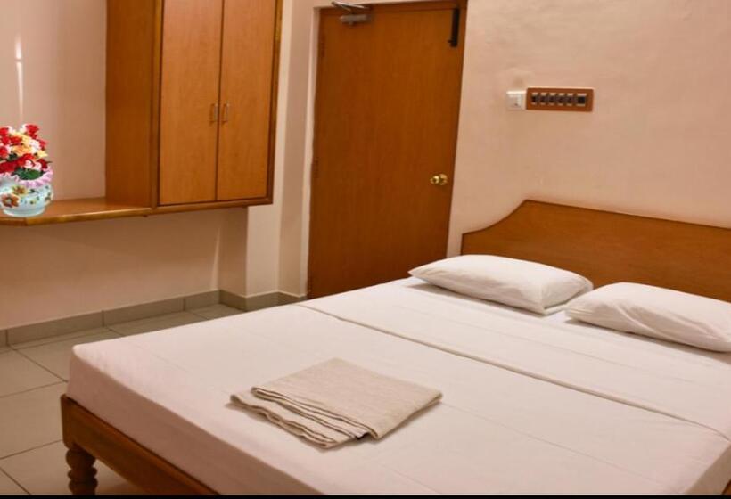 فندق صغير Yogiram Inn