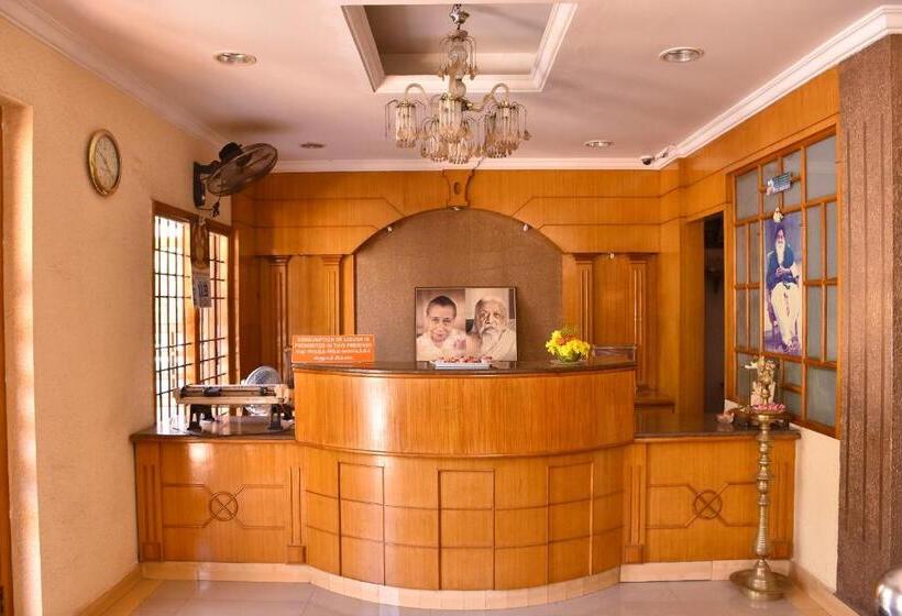 فندق صغير Yogiram Inn