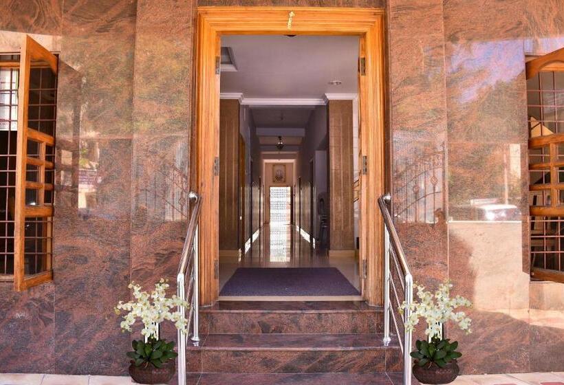 فندق صغير Yogiram Inn