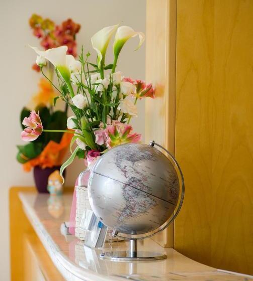 Almaluna Hotel & Resort