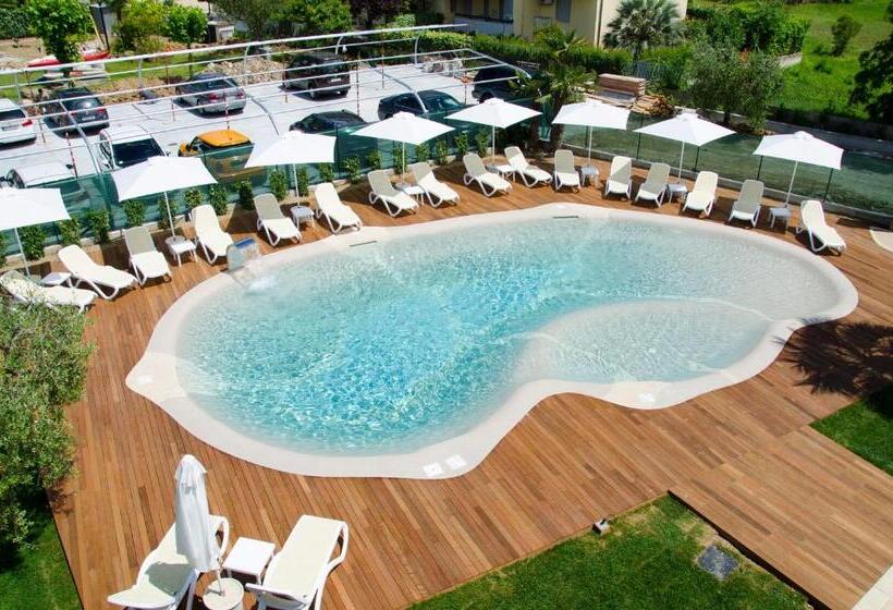 Almaluna Hotel & Resort