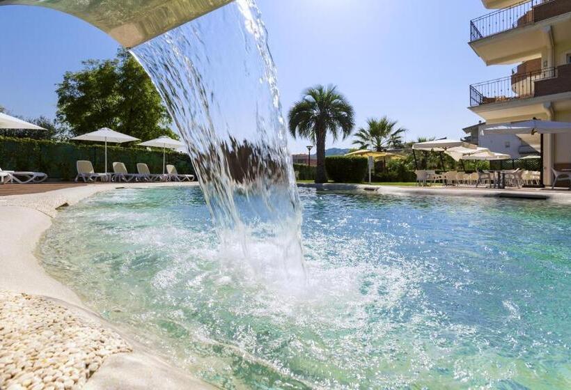 Almaluna Hotel & Resort