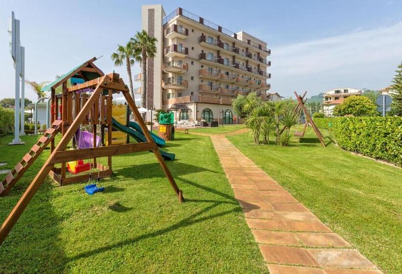 Almaluna Hotel & Resort