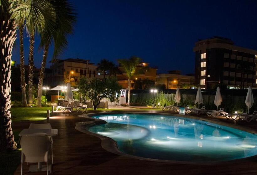 Almaluna Hotel & Resort