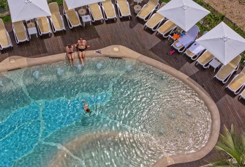 Almaluna Hotel & Resort