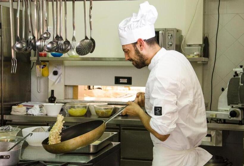 Almaluna Hotel & Resort