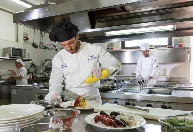 Almaluna Hotel & Resort