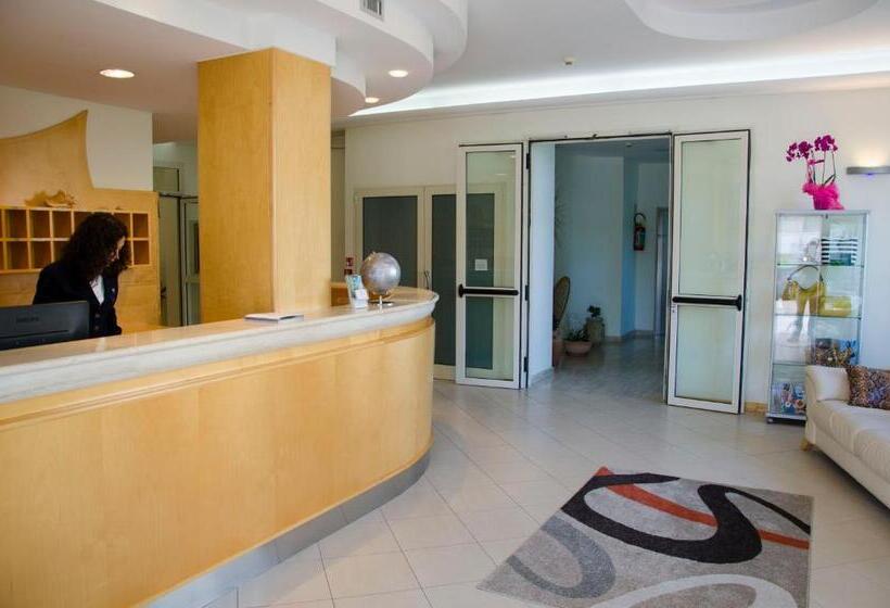 Almaluna Hotel & Resort