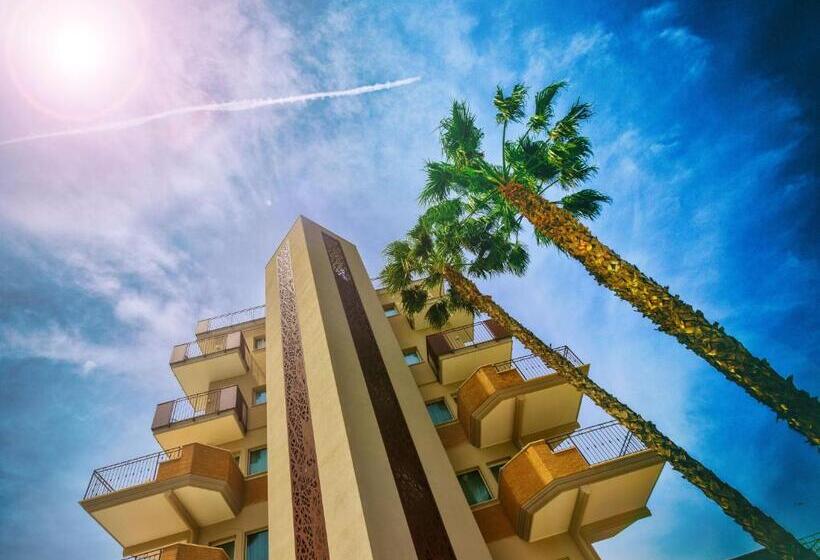 Almaluna Hotel & Resort