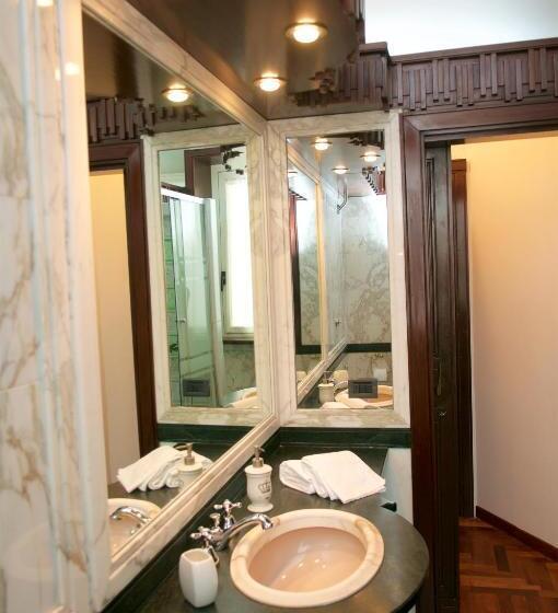 Bed and Breakfast La Maison Royale Bb