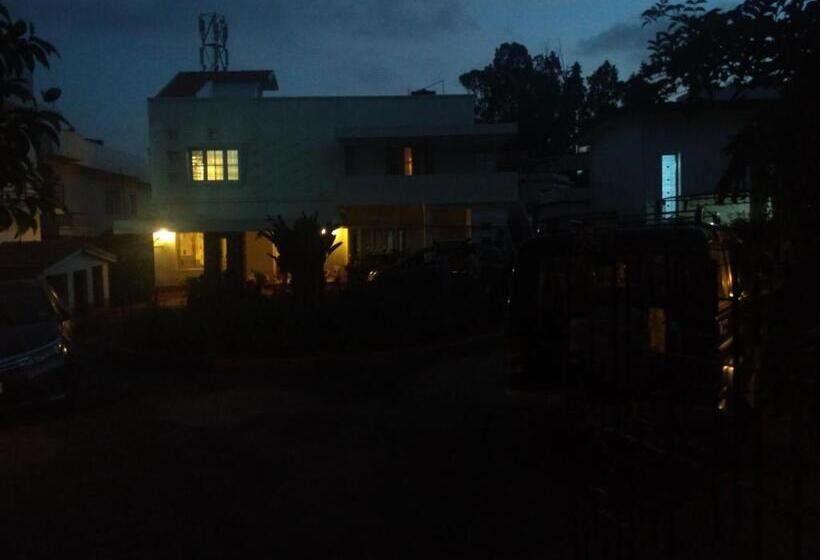 צימר Colonels Inn