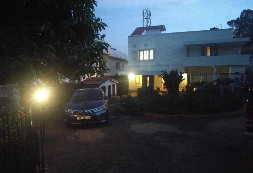 צימר Colonels Inn