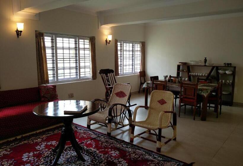 צימר Colonels Inn