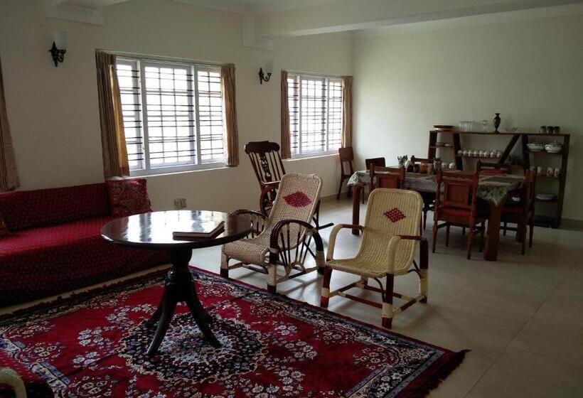 צימר Colonels Inn