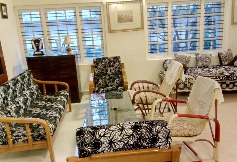 צימר Colonels Inn