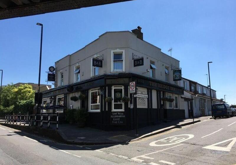 צימר The Bridge Inn