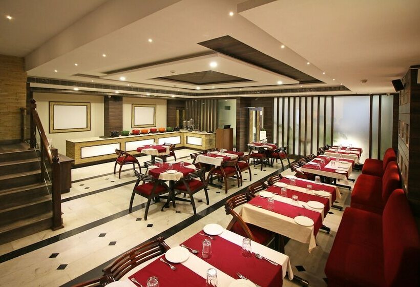 ホテル Arjun Clarks Inn