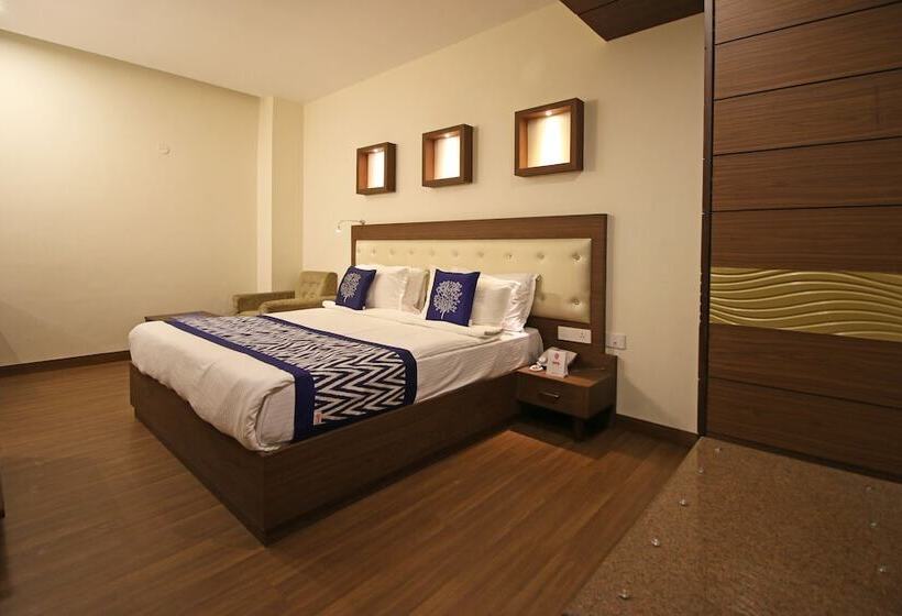 ホテル Arjun Clarks Inn