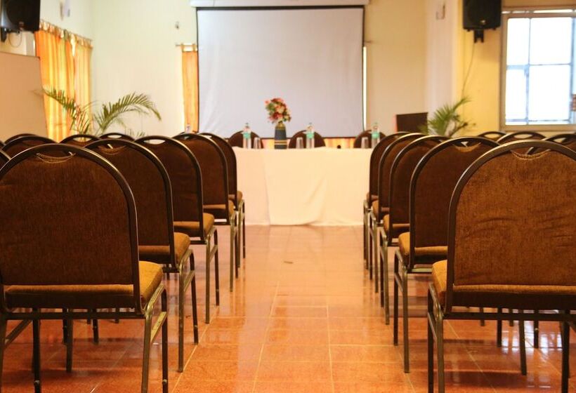 Отель Bashyam Park